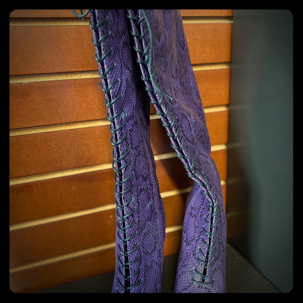 Peep toe lace up knee boots snake print Purple